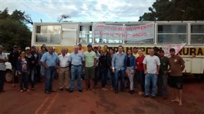 Moradores de Nova Esperança fecham rodovia para protestar contra as condições da pista